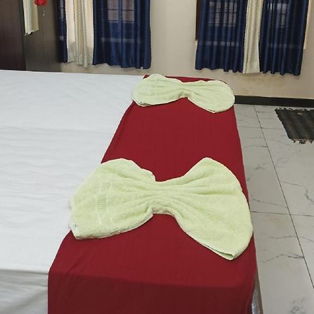 Sri Padmanabha Tourist Home Thiruvananthapuram Екстер'єр фото